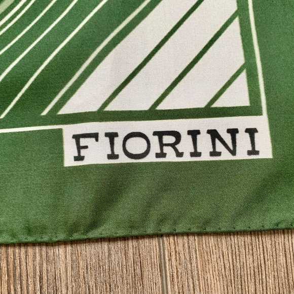 Vintage Fiorini Polyester Scarf 30/30” Italy - Picture 7 of 7